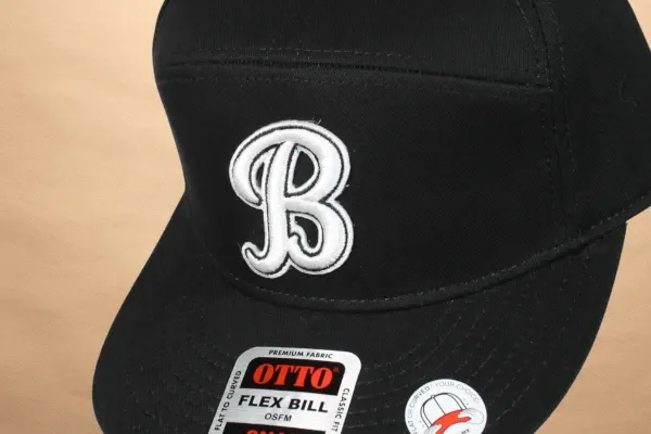 black B baseball cap with 3D embroidery